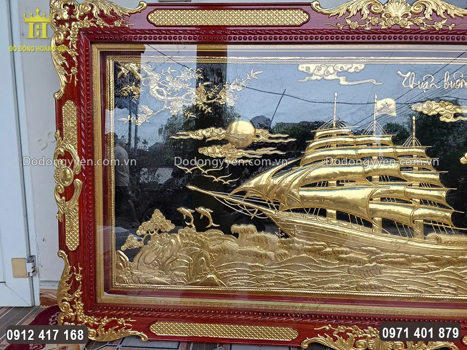Khung tranh bằng gỗ tự nhi&ecirc;n được d&aacute;t điểm v&agrave;ng 24k